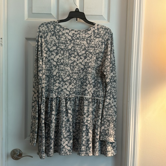 So soft floral design tunic top - Picture 3 of 5